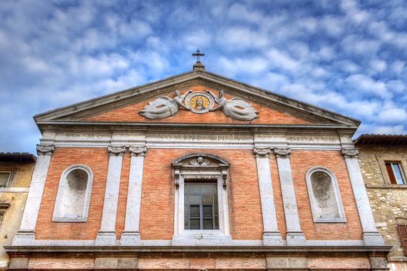 La Chiesa del Gesù, capolavoro di arte nel centro storico di Perugia
